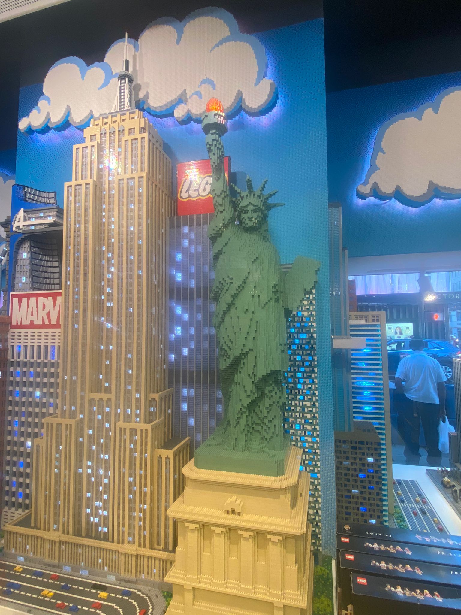 L&rsquo;Amérique, Part 5: La vendeuse du Lego store de la 5e avenue et les CFF