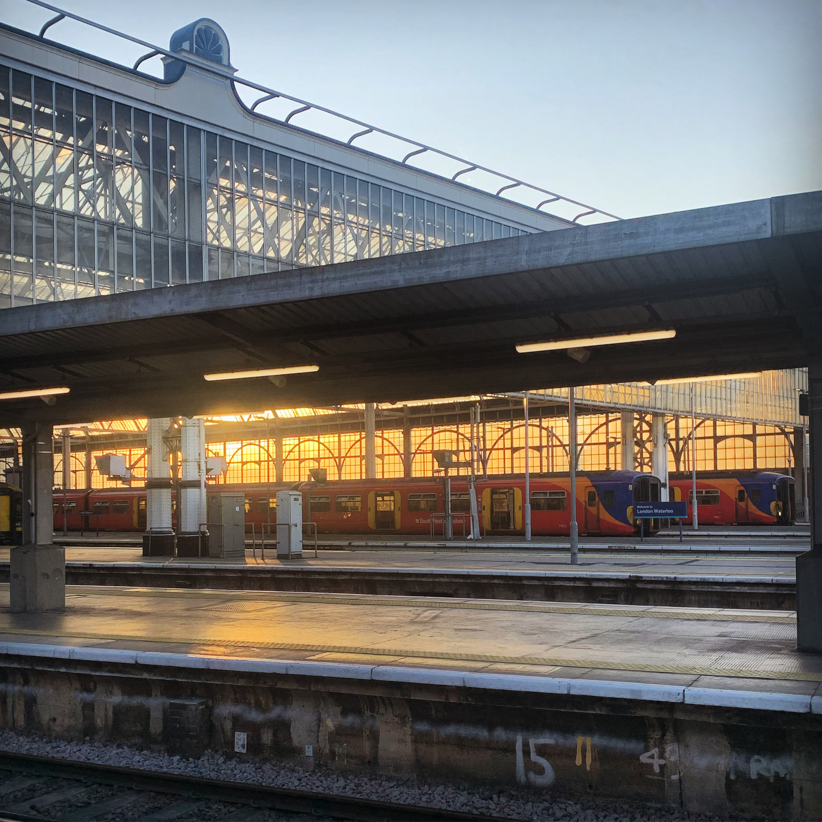 La semaine de 40 heures (de train en Grande Bretagne)  (1)